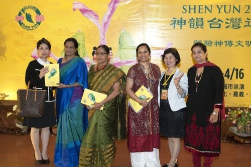 Uma Viswanathan (second to left), brings a party of eight from India to Taoyuan, Taiwan to see Shen Yun