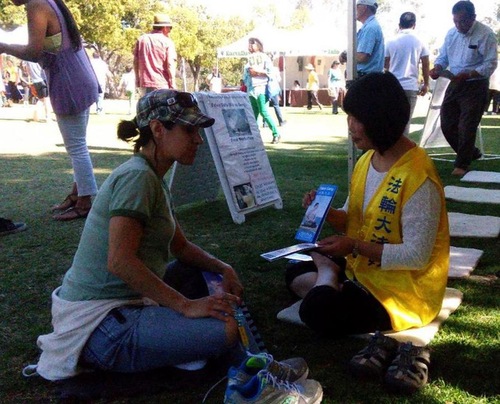 Introducing Falun Dafa to Earth Day event attendees