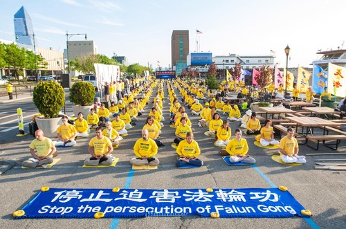 Group meditation in front of Chinese Consulate in New York