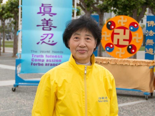 Ms. Yang Li thanked Master Li Hongzhi for renewing her life.