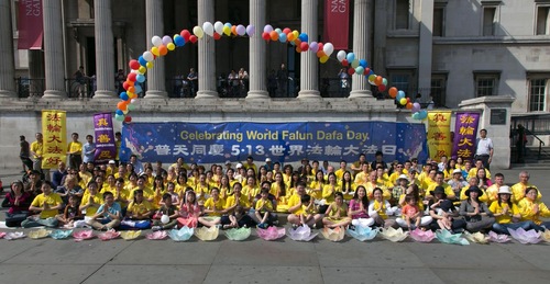 Practitioners in London celebrated World Falun Dafa Day on May 8, 2016.