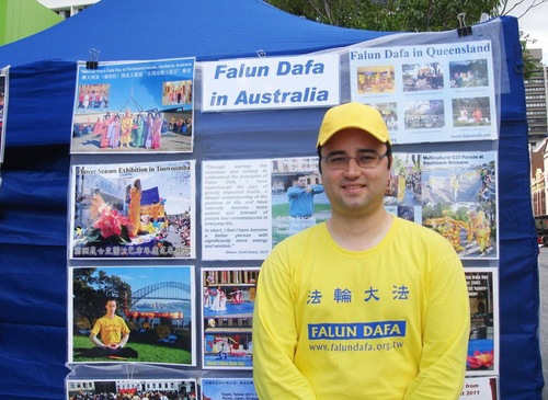 Richard starting practicing in 1999. He said that Falun Gong changed his attitude towards life, the world, and people around him. “It is hard to describe the wonderfulness of Falun Gong using language,” he added.