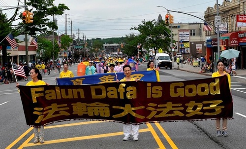 Falun Gong in the 89th Memorial Day parade in Queens, New York.