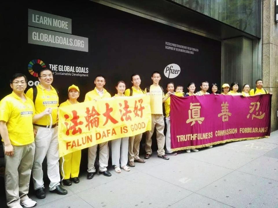 Falun Gong practitioners in the parade.