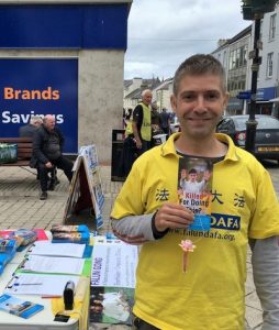 Alan Breadon learned Falun Gong at a similar event the previous summer.