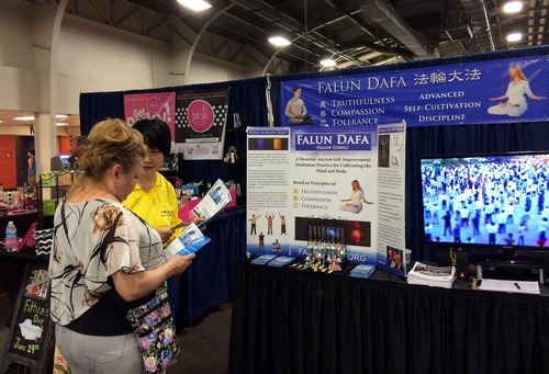 Falun Gong at Taste of Dallas