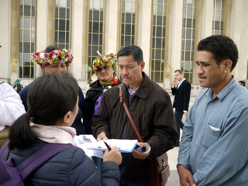 Tourists viewing Falun Gong materials.