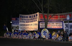 Falun Gong practitioners in Melbourne, Australia held a candlelight vigil in front of the Chinese Consulate on the evening of July 20, 2016.