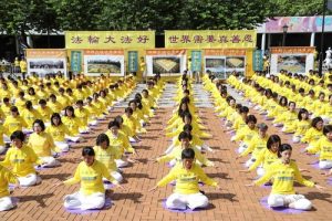 Doing the Falun Gong exercises as a group