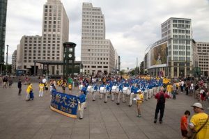 The band enters Potsdamer Platz.