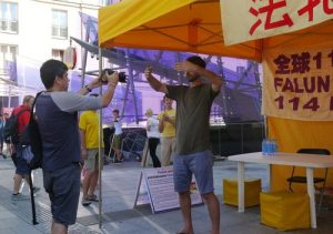 Falun Gong exercise demonstration.