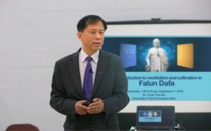 Dr. Xie teaching the first class on Falun Dafa at Academy of Lifelong Learning, University of South Carolina, Aiken.