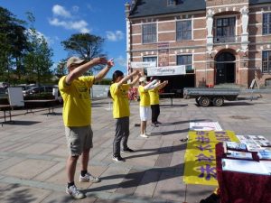 Practitioners demonstrate the Falun Dafa exercises at City Hall Square in Thisted.