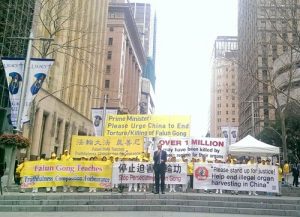 David Shoebridge delivers a speech at the Falun Gong rally.