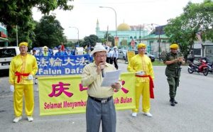 An introductory speech was given by the parade coordinator Andy Loo.