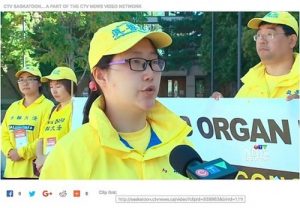 CTV, the most popular TV station in Canada, interviews practitioner Ms. Liu in front of the Sasaktoon City Hall on August 15. During their short visit, practitioners collected more than 200 signatures.