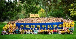 Practitioners wish Master Li Hongzhi, the founder of Falun Gong, a happy Mid-Autumn Festival.