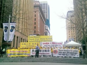 Former Parramatta city council member and attorney James Shaw said at the rally that Jiang Zemin, the former Chinese leader who launched and directed the persecution of Falun Gong, should be brought to justice. He called upon the Chinese government to investigate Jiang's crimes.