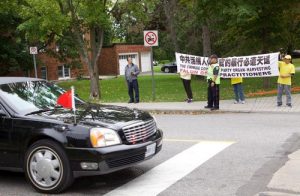 Falun Gong banner in front of Rideau Hall.