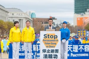 Wang Dake told the attendees that more than 200 thousand Falun Gong practitioners have filed lawsuits against Jiang Zemin since May 2015.