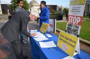 Peter Shelyn signs the petition.