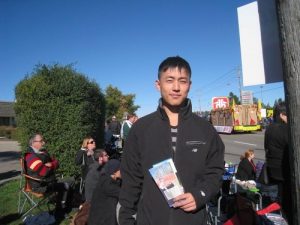 Yang Zihao, a Chinese immigrant and college student, liked the band's performance.