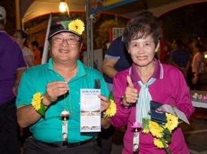 Chen Zhenkun (left), Qiaotou District township officer, and Chen Yangwen {right), a former elected official, said Falun Dafa benefits practitioners and the society in general.