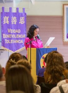 Falun Dafa practitioners share their experiences at the conference in Buenos Aires.