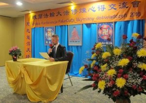 Practitioners share their cultivation experiences at the Falun Dafa Sharing Experience Conference in Warsaw, Poland.