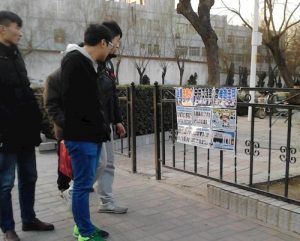 Passersby read about the CCP persecution of Falun Gong.