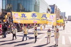 Many people said they liked the Falun Dafa principles of Truthfulness-Compassion-Forbearance.