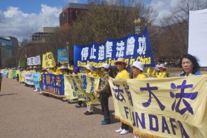 Falun Gong practitioners can be seen displaying their banners in a hope both President's Trump and Xi will see.