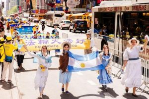 Practitioners from Argentina attended the march in New York City on May 12 to celebrate the 18th annual World Falun Dafa Day.