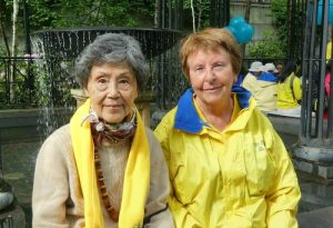 Arneta (right) with her Chinese friend Chen Manjiang (left).