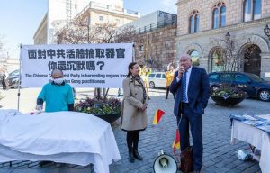 Ethan Gutmann speaks out against China's forced organ harvesting crimes.