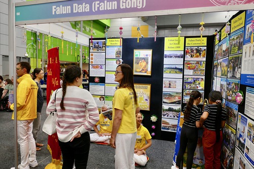 Visitors had the opportunity to learn the Falun Dafa exercises at the Brisbane Mind Body Spirit Festival.

