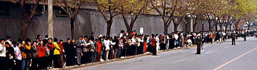 Some 10,000 Falun Gong practitioners peacefully attended the Central Appeals Office in Beijing on April 25, 1999.