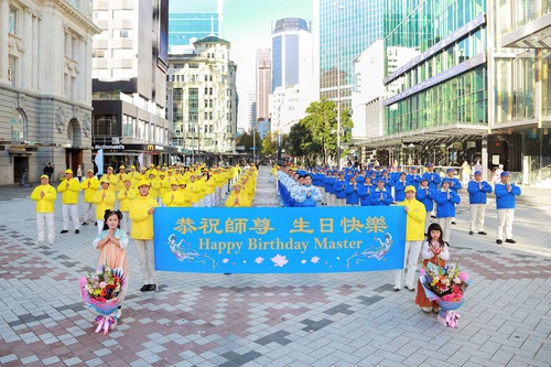 Practitioners celebrated World Falun Dafa Day on Elizabeth Square in the centre of Auckland on May 11, 2024.

