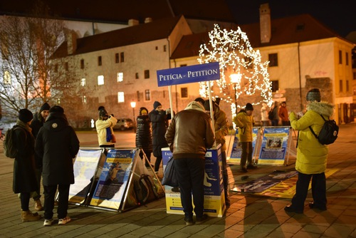 Practitioners collected signatures on a petition on Panská Street in Bratislava.

