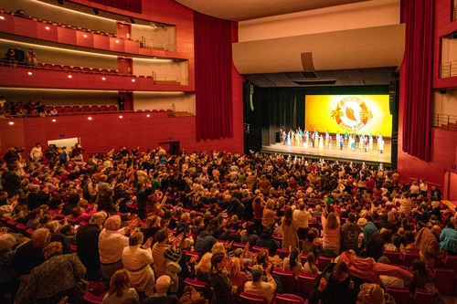 Shen Yun New Era Company at a full house at the Grand Theatre de Provence in Aix-En-Provence, France, on the afternoon of January 5 (The Epoch Times)

