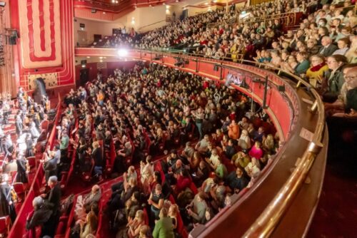 On the night of January 6, 2024, the Shen Yun Era Company (one of eight Shen Yun companies touring the world simultaneously) concluded its fourth performance at New Theatre Oxford with four curtain calls. (The Epoch Times)

