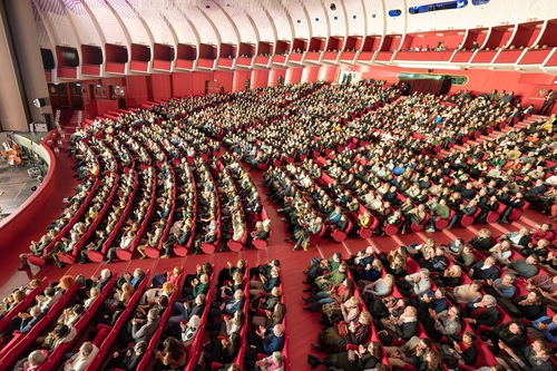 Shen Yun New York Company at the Teatro Regio Torino in Torino, Italy, on the evening of January 10. The company present six performances in Torino January 7–12, all to packed houses. (The Epoch Times)

