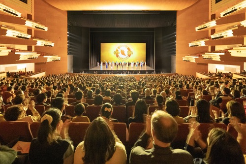 Shen Yun Global Company at a sold-out performance at the Aichi Prefectural Art Theatre in Nagoya on December 27, 2024. The company presented six performances in Nagoya December 23–27. (The Epoch Times)

