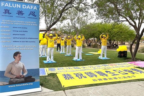 Practitioners demonstrated the Falun Dafa exercises at Exploration Peak Park on May 3, 2025.

